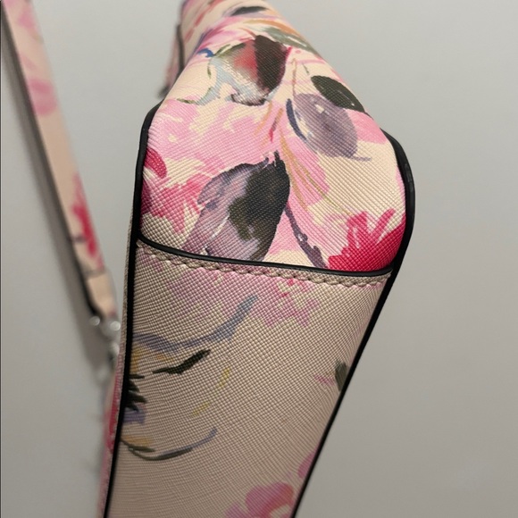 BNWOT Guess watercolour Floral print Crossbody Bag - Picture 6 of 8